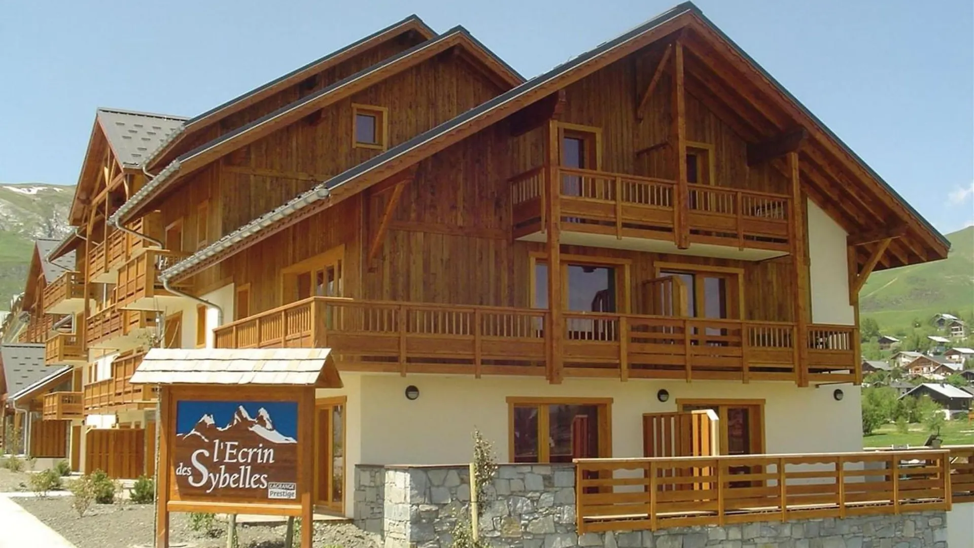 Spacious Apartment 500 M From The Slopes Of Les Sybelles Fontcouverte-la-Toussuire France